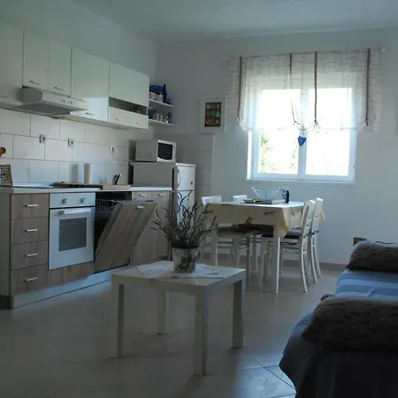 Guest house Agava Pirovac
